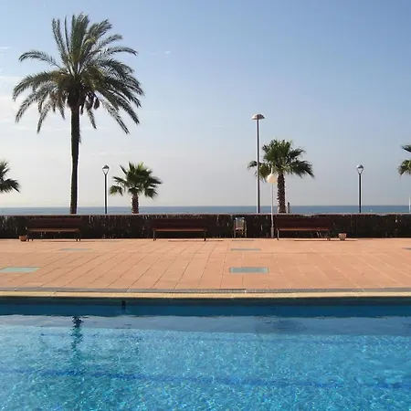 At242 Con Piscina En 1ra Linea De La Playa *